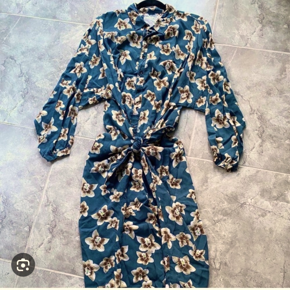 Acacia Walvis dress TROPIC (cover photo indicates fit, next photos for pattern)